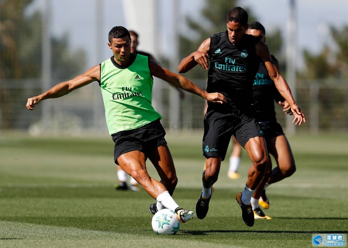 这也行？集结日里昂调整名单以备欧超杯C罗在TL比赛中大比分领先，亚特兰大调整名单备战西甲的简单介绍